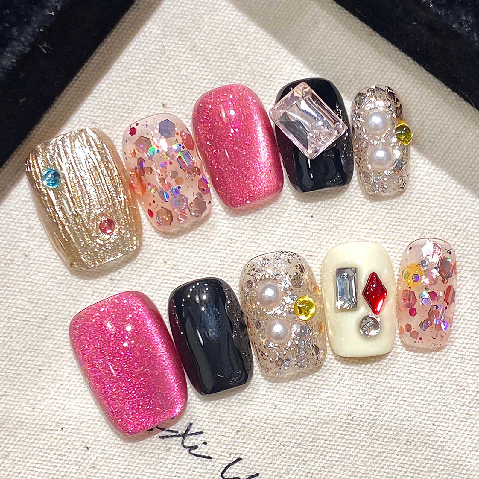 Nail Art Pink Cat Eye - Ręcznie robiona prasa na paznokcie Brokatowe