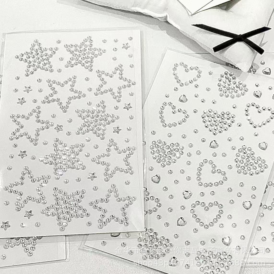 Rhinestone Nail Gem - Srebrne naklejki w kształcie serca z