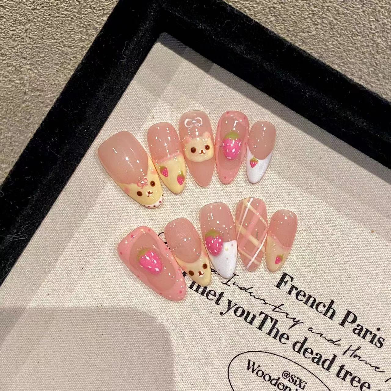 Nail Art Strawberry - 10 szt. Czysto ręcznie dociskane, średnie
