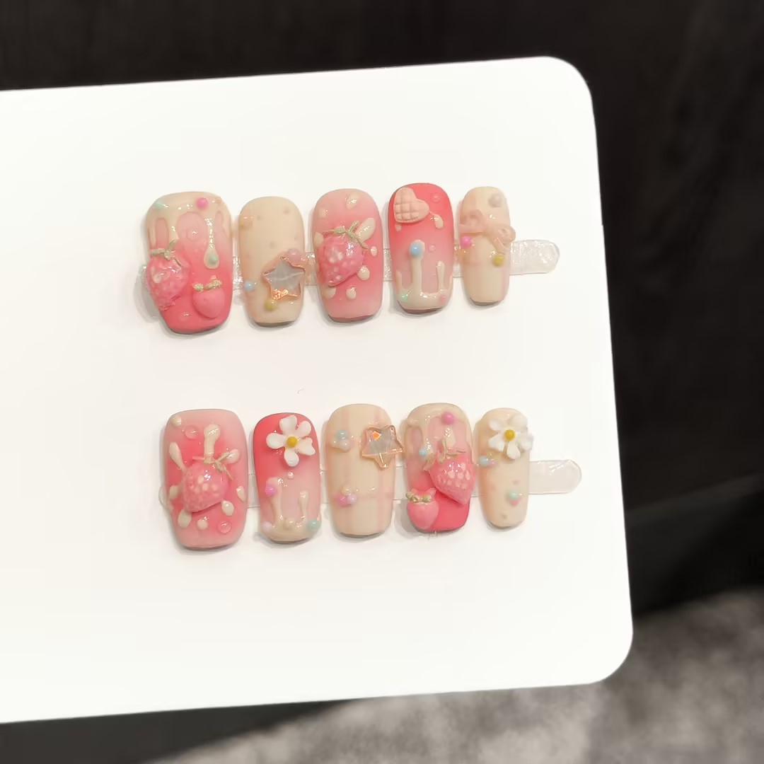10 szt. Kwadratowych, ręcznie  – Nail Art Strawberry recenzja i cena